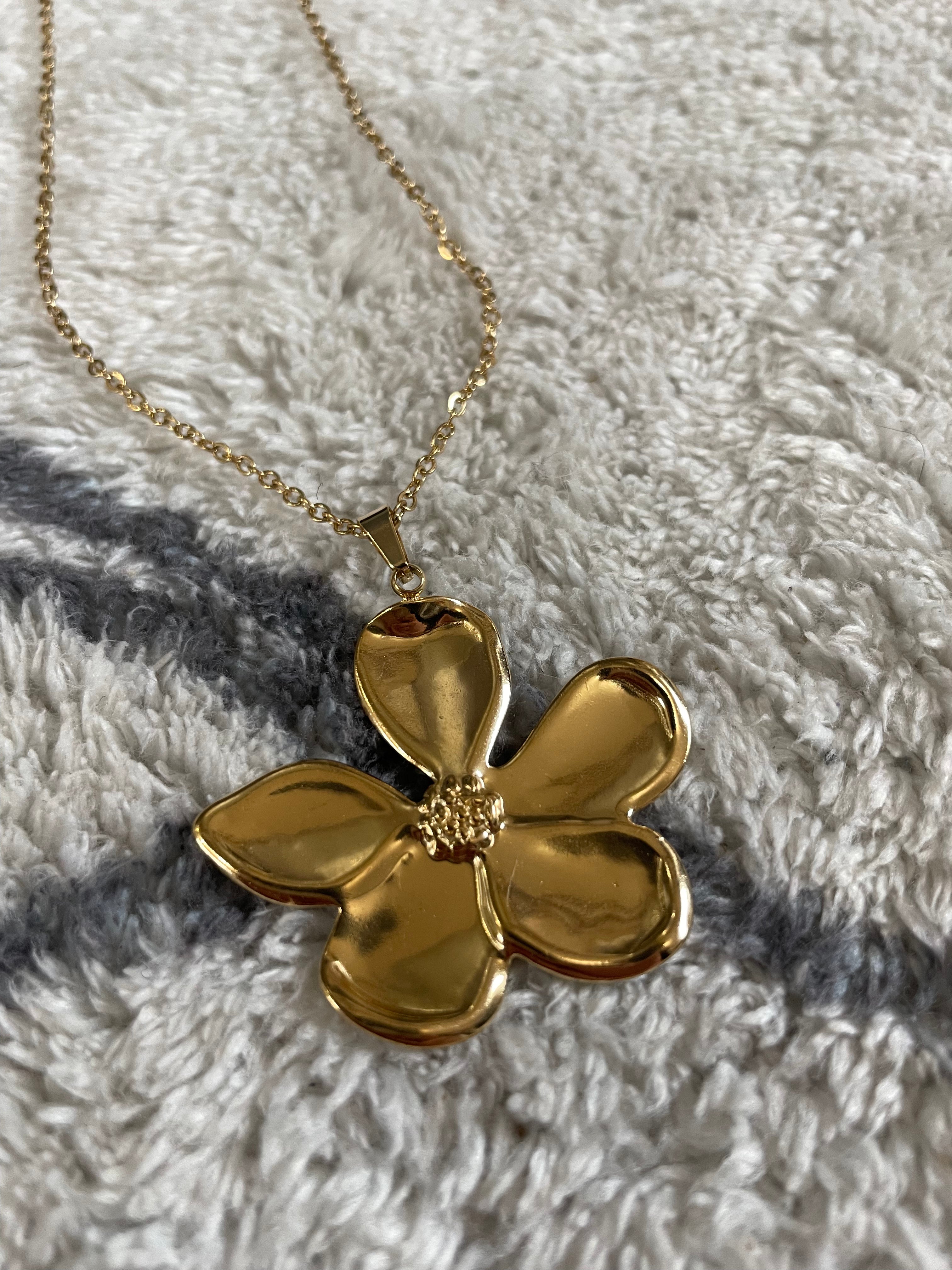 Flowers necklace
