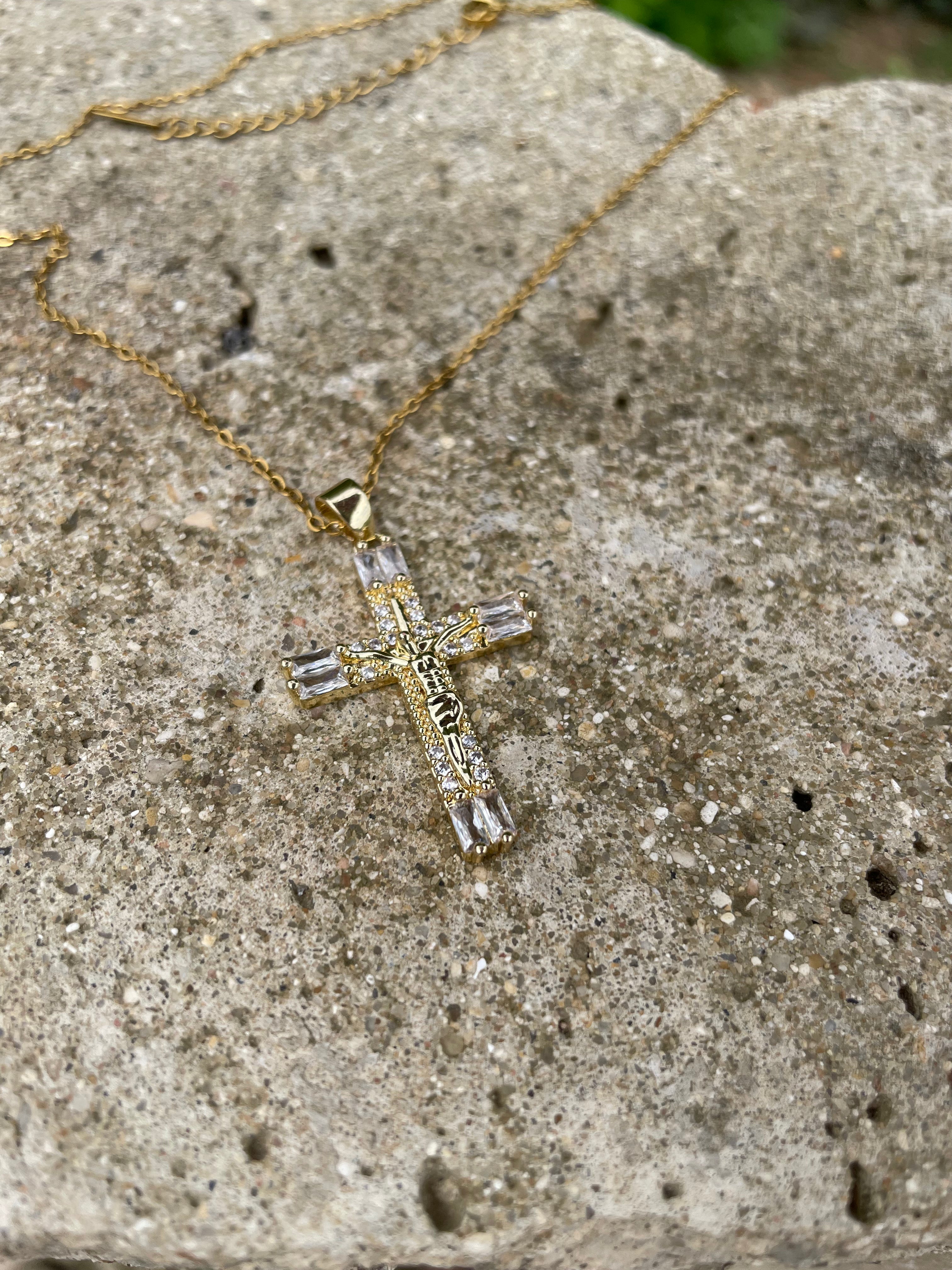 Croix cloutée dorée Necklace